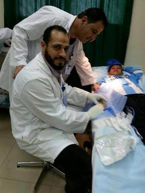 فريق جراحي بساجر يستخرج قطعة خشب ظلت سنتين في يد طفل