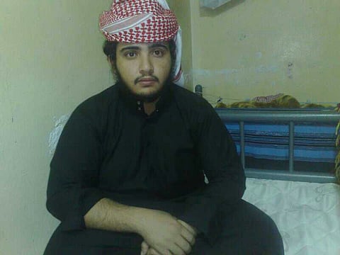 والدة شاب يعيل تسعة أيتام تناشد إطلاق سراحه