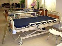 مواطن يخرج والدته فجراً من مستشفى بجدة..ويبرر: رعايتهم سيئة