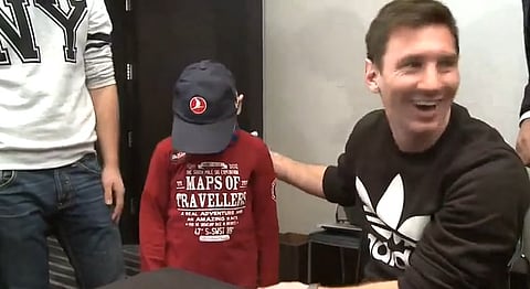 بالفيديو.. "ميسي" يحقق حلم ثلاثة من المصابين بالسرطان