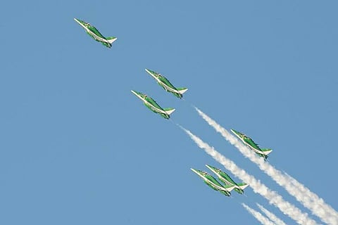 فريق الصقور السعودية يقدم أول عروضه الجوية في سماء العلا