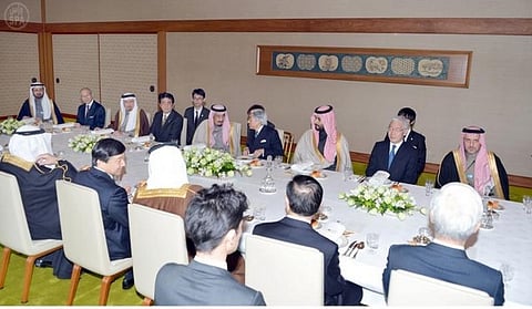 إمبراطور اليابان يُقيم حفل غداء تكريماً لسمو ولي العهد