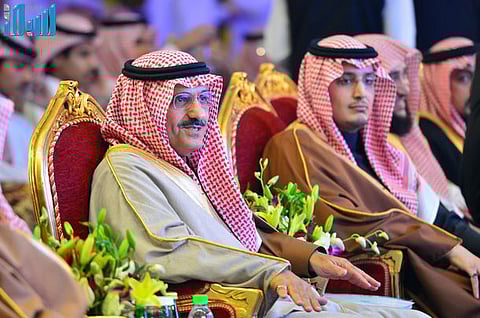 في ليلة العمر.. أمير الرياض يشارك 100 عريس بجمعية "إنسان" فرحتهم