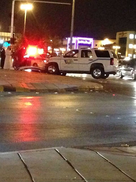 تصادم بين دورية هيئة وسيارة يستقلها شباب في "تحلية" الرياض