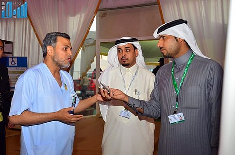 مجسم التعريف بإبرة التخدير النصفي يثير اهتمام زوار "الجنادرية"