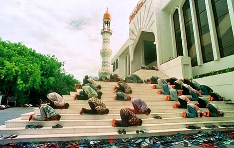 المد الصفوي يحاول إغراق جزر المالديف السنية.. والسعودية تتحرك