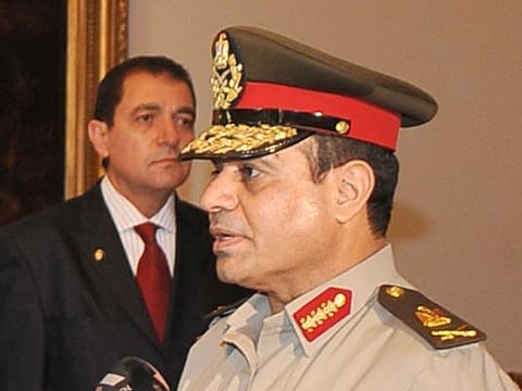 مصر: السيسي يحتفظ بوزارة الدفاع والحكومة الجديدة تؤدي اليمين