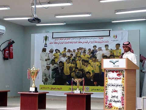 ثانوية "الملك عبدالعزيز" تحتفل بالمركز الأول في دوري "كرة القدم "