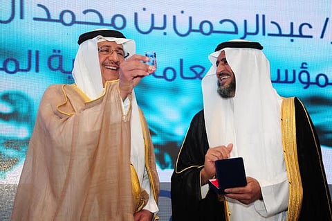 "آل إبراهيم" يعلن التشغيل الجزئي للمحطة الأضخم بالعالم في رأس الخير