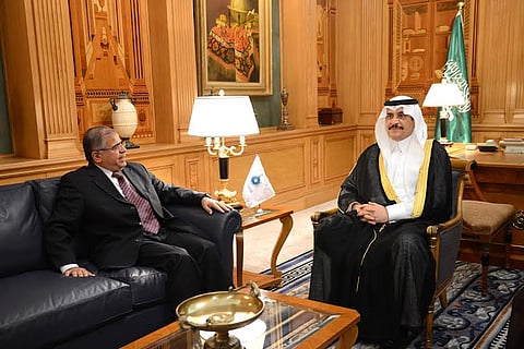 محمد بن فهد يناقش أوجه التعاون مع وفد المنظمة العربية