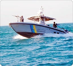 إنقاذ قارب صيد على متنه 5 بحارة بالقطيف