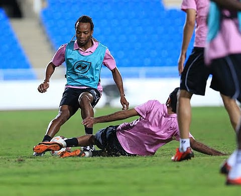 الرائد يفتح ملف "الخليجية".. ويستقبل بعثة "صحم العماني"