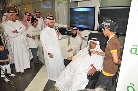 "كرسي النزاهة" يلفت أنظار زوار معرض الكتاب