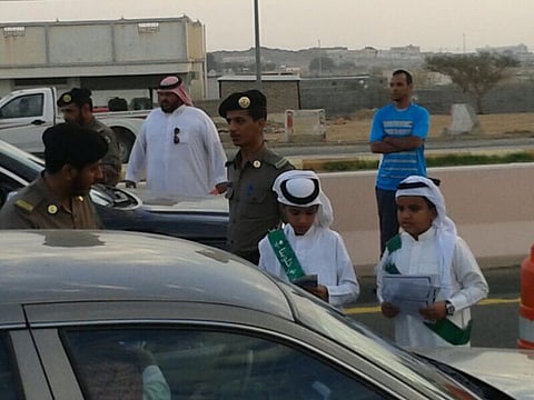 طلاب ابتدائية "قيا الطائف" ينفذون حملة توعوية بالتعاون مع المرور