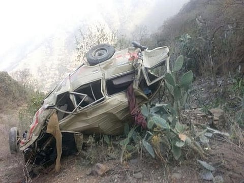 انقلاب سيارة بـ"عقبة المعلك" بعسير يصرع اثنين