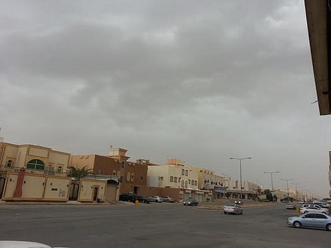 بالصور.. الغيوم تحجب الشمس عن سماء العاصمة