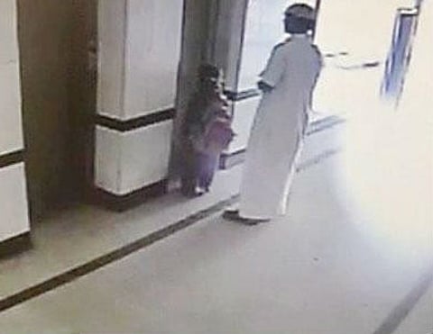 إحالة قضية الشاب المتحرش بـ"طفلة المصعد" لمحكمة الدمام