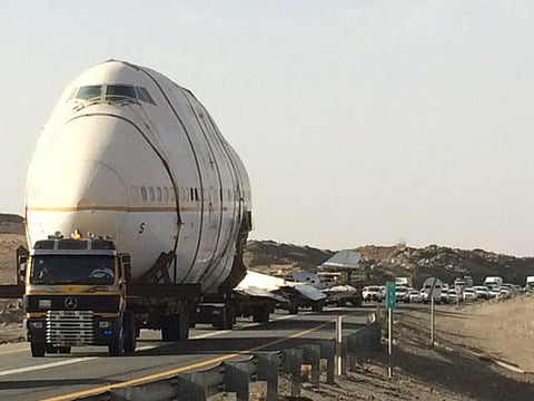 بالصور.. الطائرة المطعم تنهي فصول المعاناة وتصل عسير الليلة