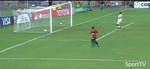 بالفيديو.. أسوأ فرصة ضائعة في كأس "الليبرتادوريس" للاعب "إيدرسون"!