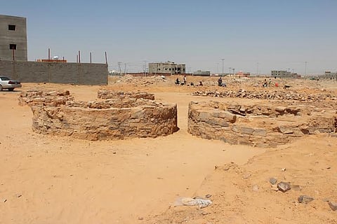 اكتشاف مبانٍ أثرية بأراضٍ سكنية بتيماء تعود إلى قبل 2500 عام