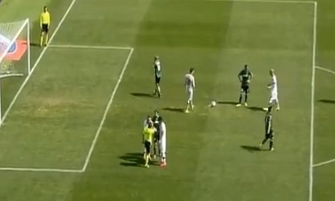 بالفيديو: حَكَم كأس العالم الإيطالي يثير ضجة لإلغائه ركلة جزاء قبل تسديدها