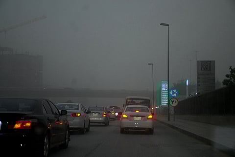 تقلبات بأجواء الرياض تستنفر فرق الإسعاف والإنقاذ