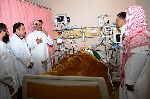 "الطائفي" يطمئن على مصابي "حادث السير" من منسوبي "صحة المدينة"