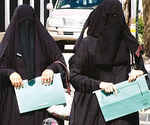 خريجات "الخدمة الاجتماعية" يشتكين استبعادهن من التعيين في المدارس