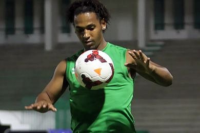 "الرباط الصليبي" ينهي موسم إيريك مع الأهلي