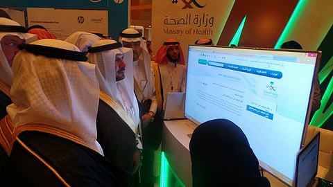 "الربيعة" يُدشّن مشاريع خادمة لبرنامج التعاملات الإلكترونية "رابط"