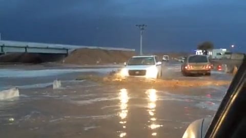 بالصور.. أمطارٌ مصحوبة بالبرد على "العش" و"الرويضة" جنوب حائل