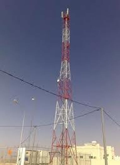 أهالي "وادي حجر" برابغ يشتكون سوء خدمة اتصالات الجوال