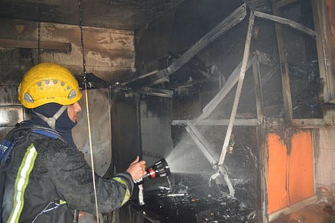 "مدني جدة" يجلي 20 شخصاً إثر حريق اندلع في مبنى سكني