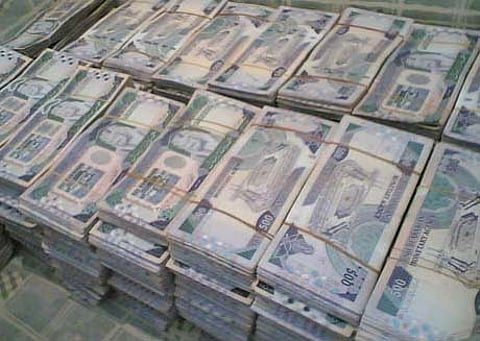 الإطاحة بعصابة إثيوبية تخصصت في سرقة عملاء البنوك بجدة