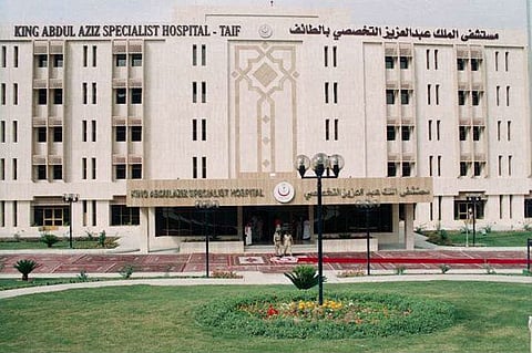 نجاح عملية معقدة لإعادة عضو ذكري مبتور في الطائف