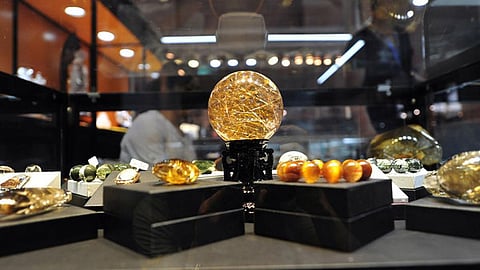 عادلة بنت عبد الله تفتتح معرض المجوهرات الدولي