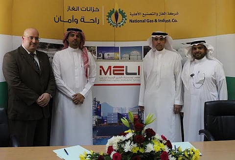 "الغاز" تدرب سائقيها على طريقة نقل المواد الخطرة براً