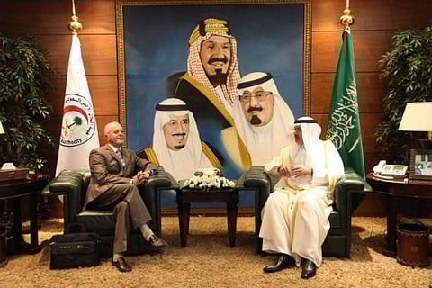 "فيصل بن عبدالله" يطالب "اللجنة الدولية" ببذل الجهود لاستعادة المعتقلين السعوديين بالعراق