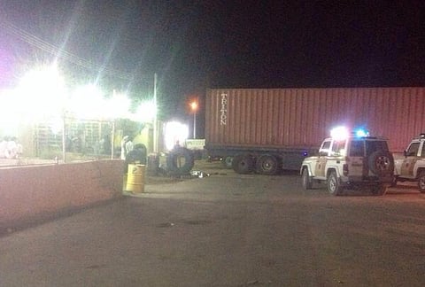 انفجار "إطار شاحنة" يقتل "عامل بنشر" في "سرداح الرويضة"