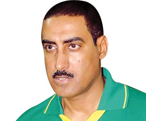 "الخليج" يكافئ "سمير هلال" باستبعاده !