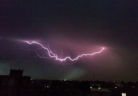 مدني الرياض: تنبيه جوي من سحب رعدية ورياح حتى الـ2 صباح غد