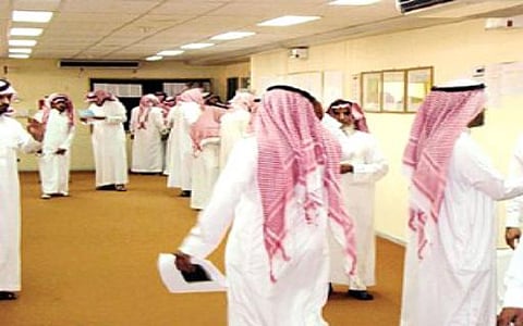 شاب يناشد "بنك التسليف" إعفاءه من 24 ألفاً لتعديل المهنة