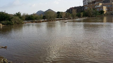 بالصور.. أمطارٌ غزيرة على أجزاء من منطقة عسير