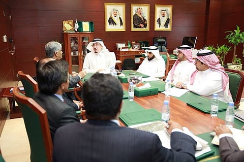 "الحقباني" يبحث عقود العمالة المنزلية مع السفير الهندي