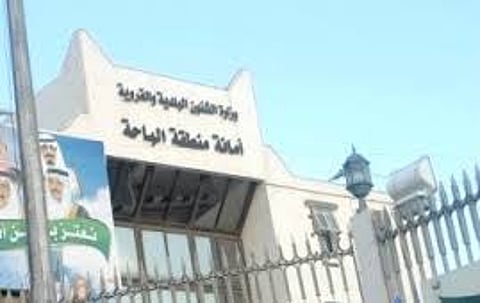 إغلاق 47 محلاً وتغريم 516 وإيقاف عمالة مخالفة بالباحة