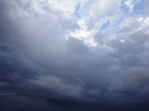 هطول أمطار غزيرة على مناطق عدة في عسير