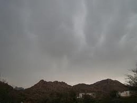 "الأرصاد": أمطار بعد الظهيرة على مرتفعات عسير والباحة ونجران