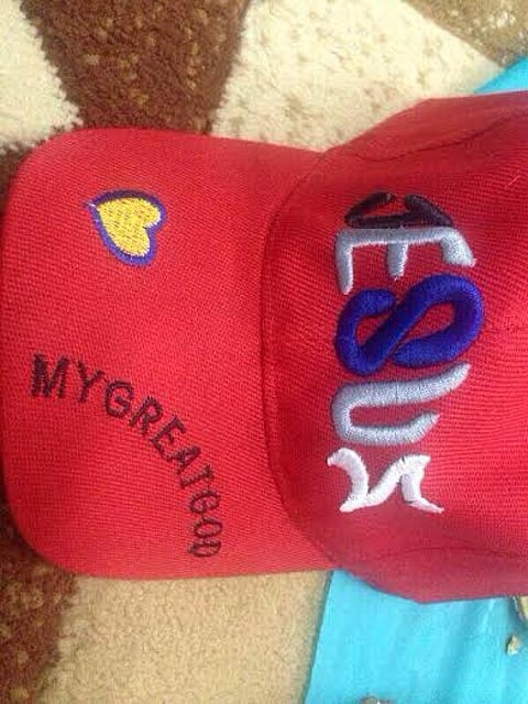 "هيئة عفيف" تصادر قبعات تحمل عبارة "عيسى الإله" باللغة الإنجليزية