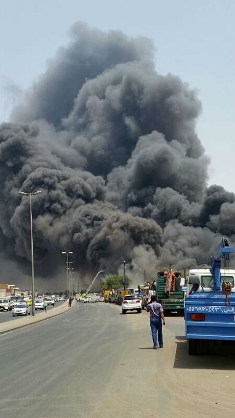 "شيخ": تأخر فرق الإطفاء فاقم خسائرنا.. و"مدني مكة": لم نتخاذل