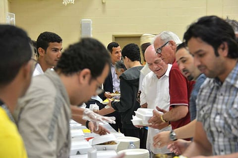 كنديّون يشاركون المبتعثين السعوديين مأدبة إفطار رمضانية